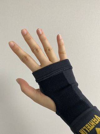 반테린서포터 손목 — 5점을 준 리뷰어가 2021년 3월 올린 사용 사진