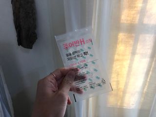 [큐어반H 스팟] 자외선 99프로 차단되는 스틱타입 스팟밴드(1팩 / 66매입) — 5점을 준 리뷰어가 2022년 11월 올린 사용 사진