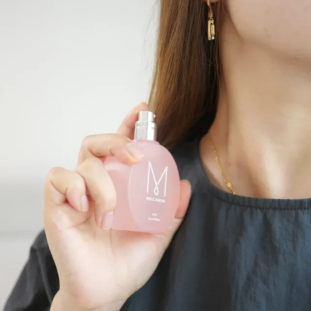자연스러운 샴푸향이 나는 메블릭퍼퓸 케라 50ml +상큼달달한 라즈베리향이 나는 메블릭퍼퓸 라즈베리 50ml 리뷰 사진