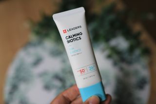 리더스코스메틱 리더스 카밍 바이오틱스 선 에센스 SPF 50+ PA++++ — 4.5점을 준 리뷰어가 2022년 6월 올린 사용 사진