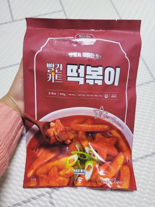 빨간키트 떡볶이 밀키트 2~3인분 매운맛 국물 떡볶이 만들기 쉬운 황금 레시피 분말 소스로 간편한 요리 — 5점을 준 리뷰어가 2021년 10월 올린 사용 사진