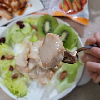굽네몰 [굽네] 소스가 맛있는 닭가슴살 슬라이스 4종 — 5점을 준 리뷰어가 2021년 11월 올린 사용 사진