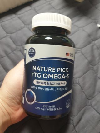 서울약사신협 네이처픽_알티지오메가3_1,205mg x 180캡슐 — 5점을 준 리뷰어가 2021년 9월 올린 사용 사진