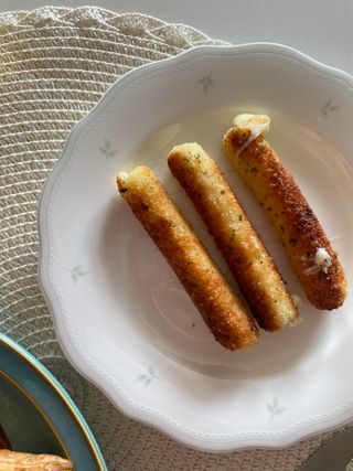 디케이식품(주) 고르곤졸라&모짜렐라 치즈스틱 400g — 5점을 준 리뷰어가 2023년 3월 올린 사용 사진