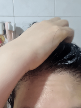르핸스 퍼포밍 5 샴푸 비반트 포렛/베티버 포그 — 5점을 준 리뷰어가 2023년 3월 올린 사용 사진