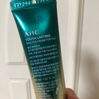 [NEW 탄력유턴 아이크림] AHC 유스 래스팅 리얼 아이크림 포 페이스 — 4점을 준 리뷰어가 2021년 3월 올린 사용 사진