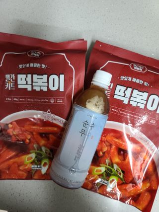 빨간키트 떡볶이 밀키트 2~3인분 매운맛 국물 떡볶이 만들기 쉬운 황금 레시피 분말 소스로 간편한 요리 — 5점을 준 리뷰어가 2021년 10월 올린 사용 사진