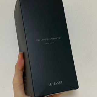 르핸스 퍼포밍 5 샴푸 비반트 포렛/베티버 포그 — 5점을 준 리뷰어가 2023년 2월 올린 사용 사진