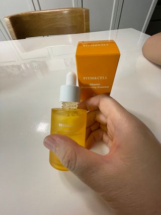 체르엠 스템앤셀 비타민 브라이트닝 에센스 30ml 1개 — 5점을 준 리뷰어가 2021년 8월 올린 사용 사진