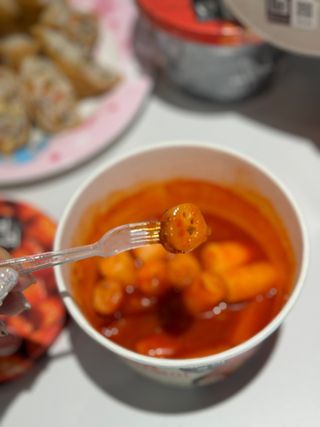 나우  [요리궁리] B타입 ( 매콤, 치즈, 매콤까르보 ) 꽃떡볶이 6개입 세트 — 5점을 준 리뷰어가 2025년 3월 올린 사용 사진