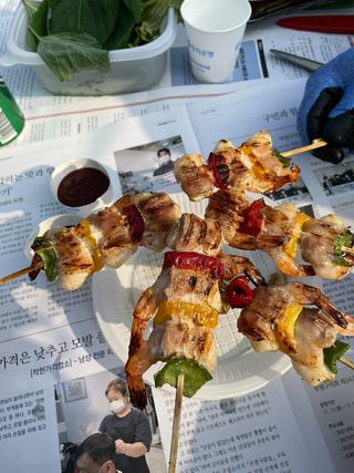 [다물꼬치] 삼겹새우롤꼬치 5개입 350g  + 데리야끼소스 120g + 매운고추소스 120g — 5점을 준 리뷰어가 2021년 10월 올린 사용 사진