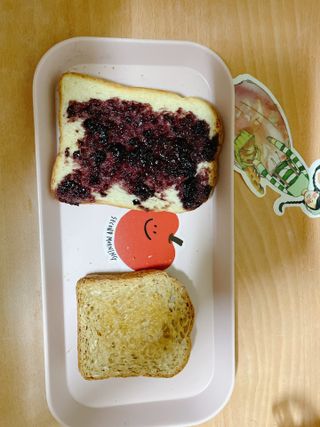 롯데제과 Vbread 포카치아식빵1개 + 미니식빵 1개 + 머핀 2개 세트 — 5점을 준 리뷰어가 2021년 9월 올린 사용 사진