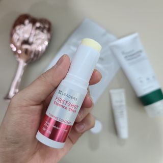 리더스코스메틱 리더스 퍼스트 샷 에센스 스틱 2종 — 4점을 준 리뷰어가 2022년 4월 올린 사용 사진