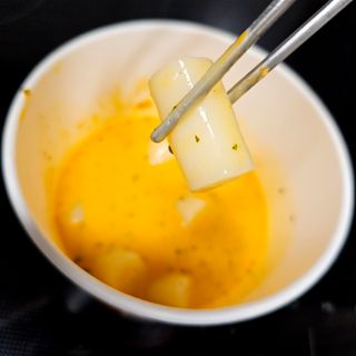 나우  [요리궁리] B타입 ( 매콤, 치즈, 매콤까르보 ) 꽃떡볶이 6개입 세트 — 5점을 준 리뷰어가 2025년 3월 올린 사용 사진