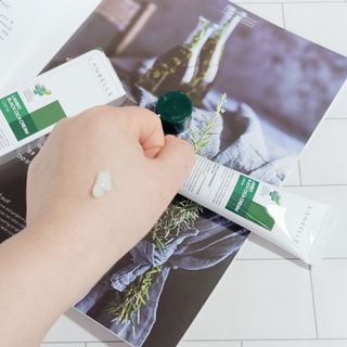 랑벨 랑바이오 블랙 시카 크림 50ml(블랙비 프로폴리스, 시카 4종, 판테놀 10 함유) — 4점을 준 리뷰어가 2022년 4월 올린 사용 사진