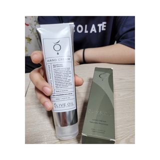 올리브 오일 스킨케어 컴퍼니 [OOSC] 보송보송한 내추럴리 너리시드 핸드크림 125ml — 5점을 준 리뷰어가 2021년 4월 올린 사용 사진