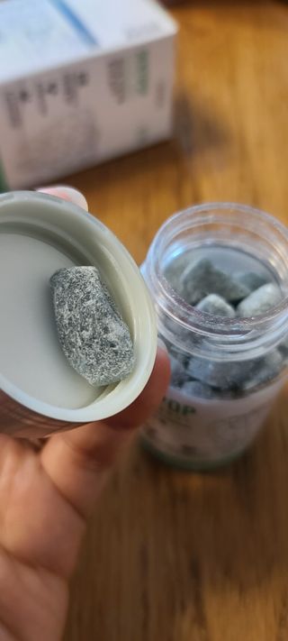 작심연구소 구취제거+충치예방+치아화이트닝 마법의 캔디 덴티팝3종(맛 랜덤 발송) — 4.5점을 준 리뷰어가 2022년 5월 올린 사용 사진