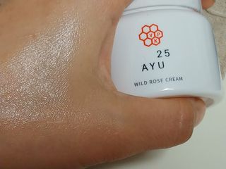 AYU25[아유트웬티파이브]다마스크로즈워터 베이스 천연 수분 촉촉 크림 — 5점을 준 리뷰어가 2021년 2월 올린 사용 사진