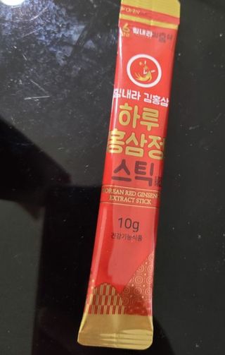 힘내라김홍삼 하루홍삼정스틱 10g x 10포 — 5점을 준 리뷰어가 2021년 5월 올린 사용 사진
