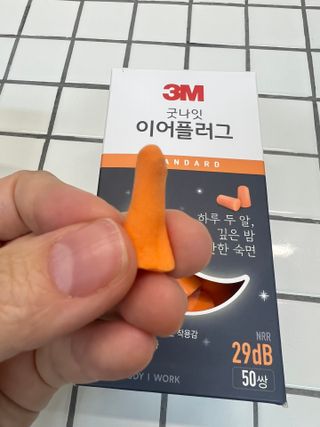 3M 소음방지 수면 귀마개 굿나잇 이어플러그 오렌지/퍼플 50쌍 — 5점을 준 리뷰어가 2023년 7월 올린 사용 사진