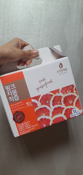 자연에온 핑크 자몽 착즙 100mL 10개입 1BOX +가 득담은 자몽 콜라겐 젤리스틱 1BOX — 5점을 준 리뷰어가 2021년 6월 올린 사용 사진