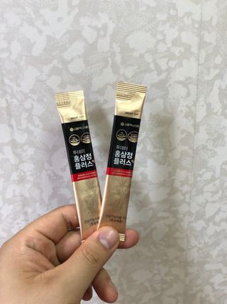 서울약사신협_투데이홍삼정플러스스틱_10g x 60포 — 5점을 준 리뷰어가 2021년 7월 올린 사용 사진