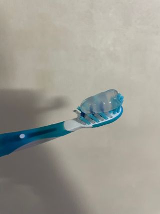 치과에서 쓰는 치약 _ 라벨제로 저불소 꼬마, 키즈, 유아, 베이비, 주니어 안전한 어린이치약 — 5점을 준 리뷰어가 2022년 12월 올린 사용 사진