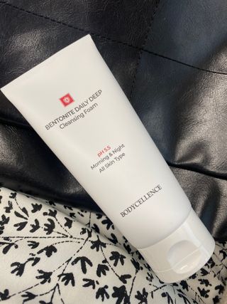 바디셀런스 벤토나이트 데일리 약산성 딥클렌징폼 120ml — 5점을 준 리뷰어가 2022년 1월 올린 사용 사진