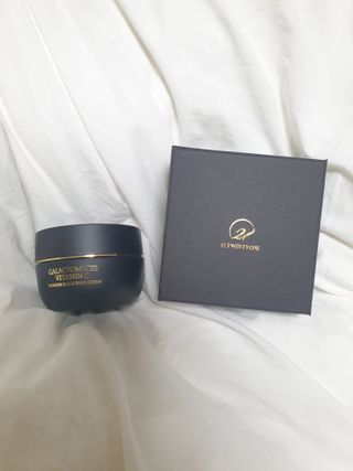 오투에니원 갈락토미세스 비타민 C 프리미엄 블랙스완 크림 50g — 5점을 준 리뷰어가 2022년 12월 올린 사용 사진