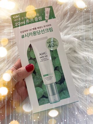[AHC] 세이프온 에센스 선크림 올리브영 스페셜 증정 기획세트 — 5점을 준 리뷰어가 2022년 6월 올린 사용 사진