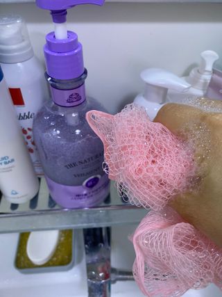 벨먼 내추럴스파 수분광채 스크럽 바디워시 600ml 5종 — 5점을 준 리뷰어가 2022년 5월 올린 사용 사진