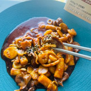 화끈한녀석들 새오똥400g 새우,오징어,똥집 볶음요리 소스,밀떡, 참기름 포함 — 5점을 준 리뷰어가 2022년 11월 올린 사용 사진
