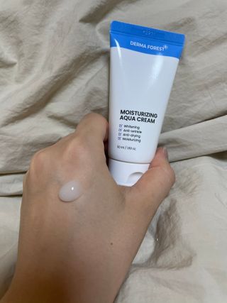 더마포레스트 모이스처라이징 아쿠아크림 / 수분크림 히알루론산 펩타이드 보습 미백 주름개선 — 5점을 준 리뷰어가 2021년 6월 올린 사용 사진