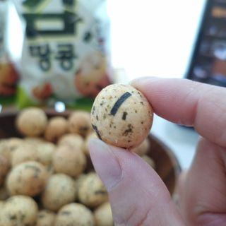 오리온 오징어땅콩의 짭짤고소 신제품, 구운김땅콩 — 5점을 준 리뷰어가 2022년 5월 올린 사용 사진