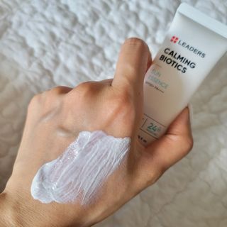 리더스코스메틱 리더스 카밍 바이오틱스 선 에센스 SPF 50+ PA++++ — 5점을 준 리뷰어가 2022년 7월 올린 사용 사진