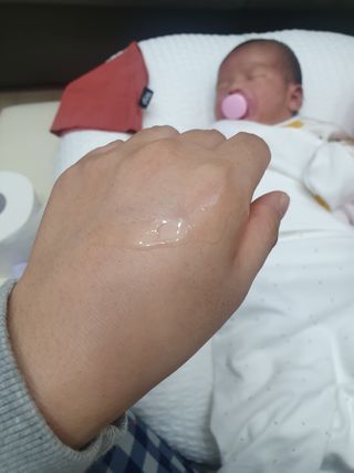 mom e 맘이 내추럴 베이비 케어 크림+바디오일 — 5점을 준 리뷰어가 2021년 1월 올린 사용 사진
