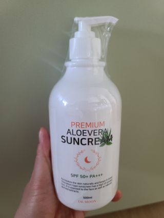 [닥터문] 프리미엄 알로에베라 선크림 500ml — 5점을 준 리뷰어가 2022년 6월 올린 사용 사진