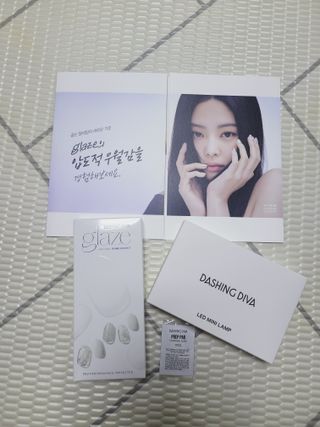 데싱디바 글레이즈 젤네일 포일 이펙트 네일_4종 중 택 1 — 5점을 준 리뷰어가 2021년 9월 올린 사용 사진