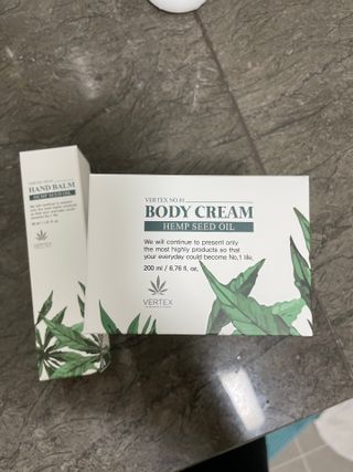 버텍스넘버원 버텍스 넘버원 햄프씨드오일 핸드밤, 바디크림 — 4.5점을 준 리뷰어가 2022년 3월 올린 사용 사진