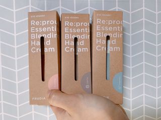 [후르디아] 끈적임 없는 착한성분 비건  핸드크림 3종 — 5점을 준 리뷰어가 2022년 10월 올린 사용 사진