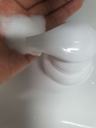 약손명가코스메틱 에오스보떼 브라이트닝 버블 폼 클렌징 300ml — 5점을 준 리뷰어가 2021년 12월 올린 사용 사진