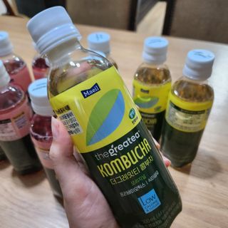 더그레잇티 콤부차 [매일유업] 더그레잇티 44kcal 콤부차 300ml *12개입 (오리지널 6개+베리리치 6개) — 4.5점을 준 리뷰어가 2023년 7월 올린 사용 사진