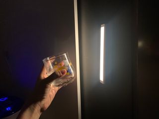 아카라 어두울 때만 켜지는 스마트 무선 센서등 — 5점을 준 리뷰어가 2021년 11월 올린 사용 사진