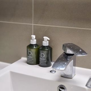 뱀포드 핸드 앤 바디 워시 250ml + 핸드 앤 바디 로션 250ml 듀오 세트 — 5점을 준 리뷰어가 2021년 1월 올린 사용 사진