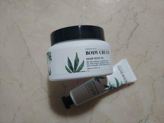 버텍스넘버원 버텍스 넘버원 햄프씨드오일 핸드밤, 바디크림 — 5점을 준 리뷰어가 2022년 3월 올린 사용 사진