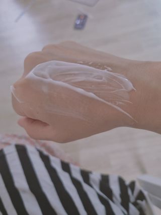 [위켄더스] 끈적임 없이 수분감을 채워주는 핸드& 바디로션 1종 랜덤발송 — 5점을 준 리뷰어가 2022년 5월 올린 사용 사진