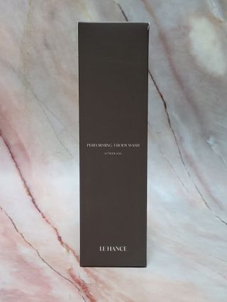르핸스 퍼포밍 3 바디워시 비반트포렛/베티버포그 — 4점을 준 리뷰어가 2023년 3월 올린 사용 사진