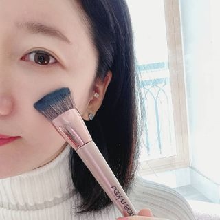 [툴앤썸] 메이크업 브러시로 바르고 호빵 스펀지로 클렌징하는 A-Z 뷰티툴 5종 — 5점을 준 리뷰어가 2021년 2월 올린 사용 사진