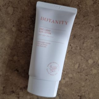 보타니티 촉촉수분자차 아쿠아핏 선 에센스 50ml + 보송톤업자차 징크 선 로션 50ml SPF50+ PA++++ (4/25) — 5점을 준 리뷰어가 2022년 4월 올린 사용 사진