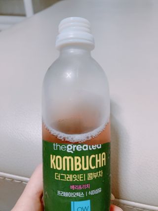 더그레잇티 콤부차 [매일유업] 더그레잇티 44kcal 콤부차 300ml *12개입 (오리지널 6개+베리리치 6개) — 5점을 준 리뷰어가 2023년 8월 올린 사용 사진